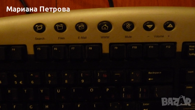 Клавиатура Logitech, комплект с безкабелна мишка, снимка 2 - Работни компютри - 52013730