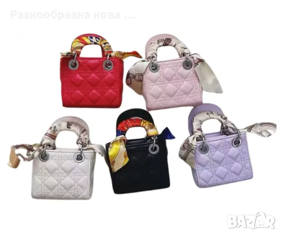 Мини капитонираната чанта с детайл на дръжката