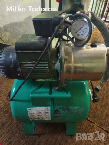 Хидрофор в отлично състояние, работи без проблем