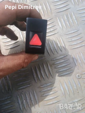 Бутон аварийни мигачи Volkswagen - 1C0953235BB41  1C0-953-235 , снимка 2 - Части - 49829200