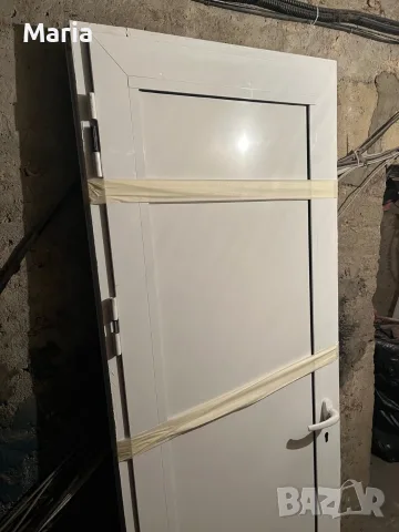 Алуминиева врата с каса и огледало