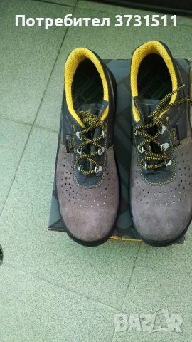 работни обувки номер 47