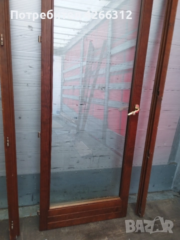 Италианска единична дървена врата с двойно закалено стъкло.та 