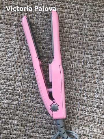 Компактна преса за коса NANO TITANIUM,купена в Америка, снимка 7 - Преси за коса - 31393181