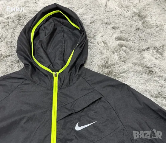 Дамска ветровка Nike Impossibly Light, Размер S, снимка 3 - Якета - 47384546