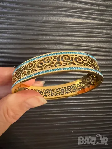 Позлатена гривна с кристали Swarovski, снимка 4 - Гривни - 45385494