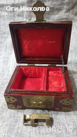 Красива бижутиера от екзотична дървесина и богат бронзов обков, снимка 11 - Антикварни и старинни предмети - 52423760