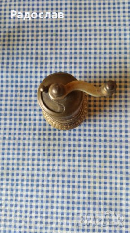 Стара мелничка за подправки , снимка 3 - Аксесоари за кухня - 42120471