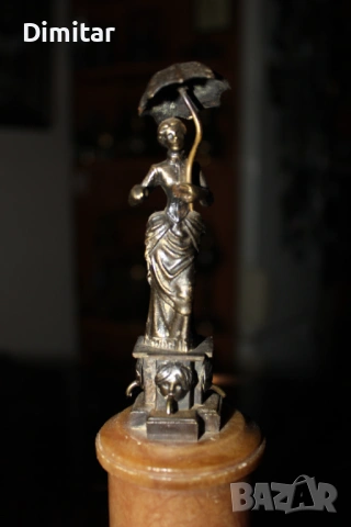 Бронзов статуетка