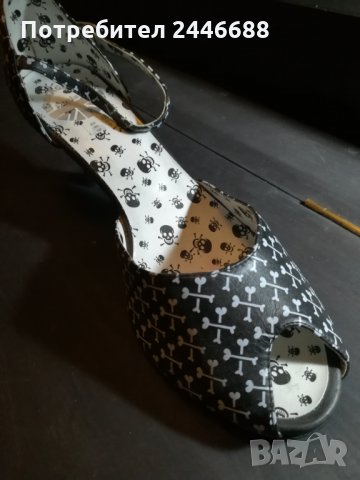 Дамски обувки с ток. 