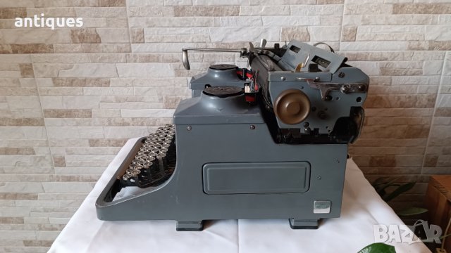 Стара пишеща машина TRIUMPH STANDART 12 - Made in Germany - 1940 година - Антика, снимка 5 - Антикварни и старинни предмети - 42249822
