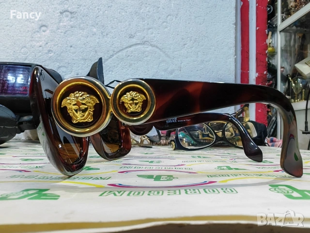 Оригинални слънчеви очила Gianni Versace, снимка 4 - Слънчеви и диоптрични очила - 53358508