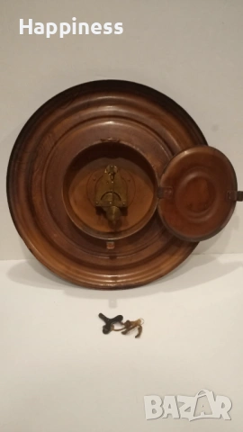 Часовник за стена , снимка 4 - Антикварни и старинни предмети - 54060536