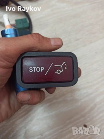 Бутон за затваряне на врата на багажник  2128210651 , Mercedes GLE W166 , снимка 2 - Части - 52028571