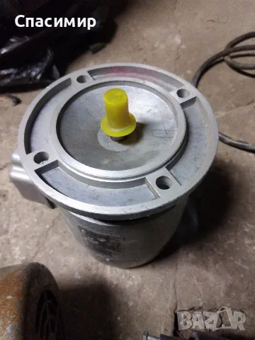 Ел двигател 300 w на 2850 обр трифазен фланцови български 