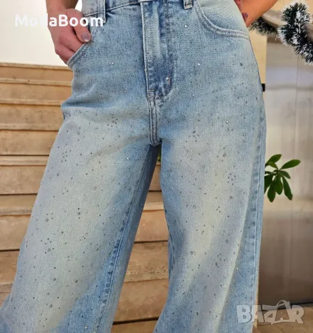 Дамски дънки Деним с апликация от нежни камъни