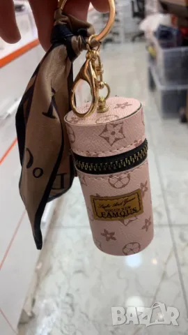 ключодържател loewe louis vuitton prada, снимка 4 - Други - 50416880
