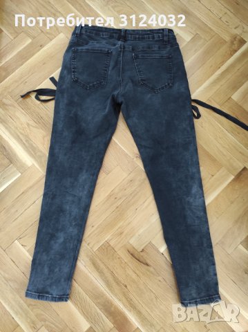 Продавам еластични дънки със сатенени връзки и камъни, снимка 2 - Дънки - 34356831