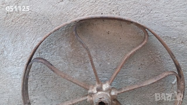 масивно ковано възрожденско колело от двуколка, каруца, снимка 2 - Антикварни и старинни предмети - 39350421