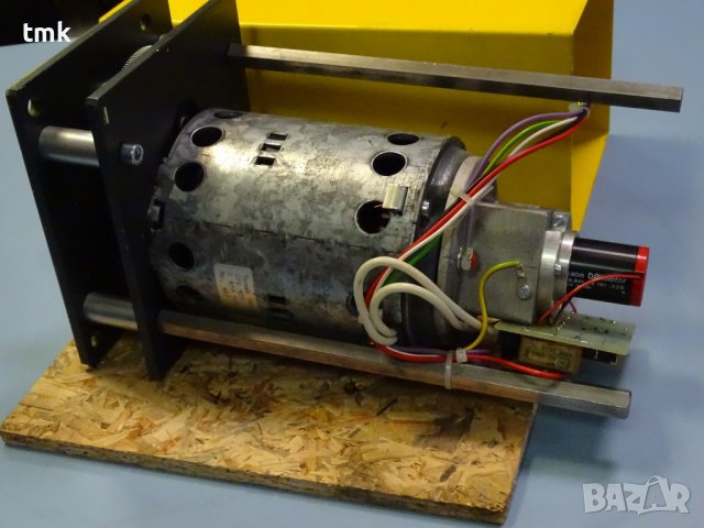 Мотор-редуктор за телоподаващо устройство ESAB 12V, снимка 6 - Електродвигатели - 36983195