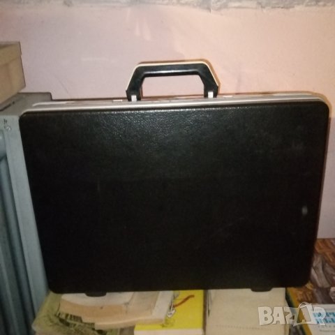 Дипломатически куфар с шифър+, снимка 1 - Куфари - 42758790
