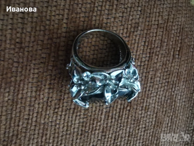 Дамски пръстен с камъни, снимка 3 - Пръстени - 54090690