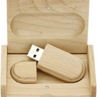 Дървена флашка 64 gb USB 3.0, с кутийка, флаш памет, снимка 1 - USB Flash памети - 44172490