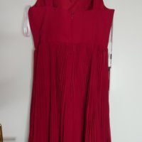 Коктейлна рокля от шифон с квадратно деколте с дължина до коляното и плисирани, снимка 4 - Рокли - 36677600