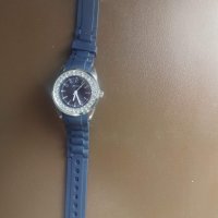 Продавам дамски часовник Luzaka, снимка 1 - Дамски - 29638363
