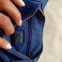 Оригинална чанта на GUESS синя, снимка 10 - Чанти - 37894340
