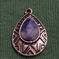 Разкошна висулка златиста метална с син Аметист перфектно състояние стилна 37412, снимка 2 - Други - 40413394
