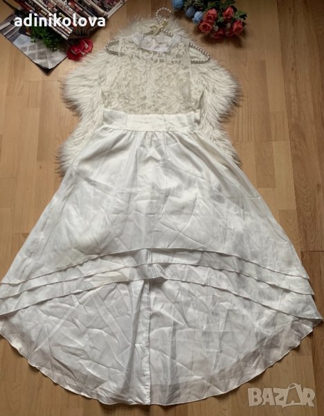 Бяла сатенена рокля, снимка 1
