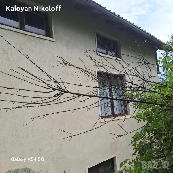 малка 2-етажна къща в с. Балканци, снимка 1