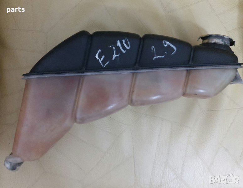 Казанче Антифриз Мерцедес Е класа W210 - CLK W208 - 2105000249 N, снимка 1