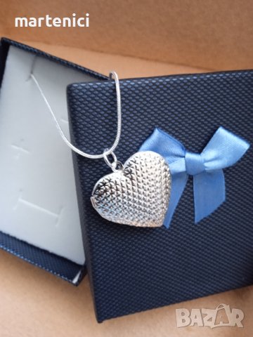 Ново, сребърно колие със сърце. В луксозна, подаръчна кутия.