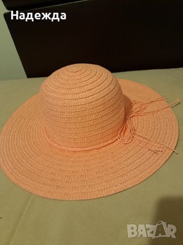 Дамска шапка, снимка 2 - Шапки - 38393765