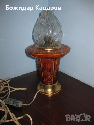 Стара настолна лампа- Москва - 80.Цена- 48 лева. Пращам по Еконт. За София, може и лично да си я взе