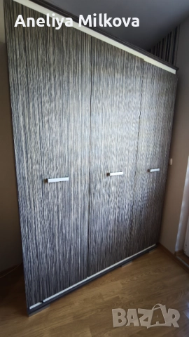 Трикрилен гардероб + скрин, като НОВИ, снимка 2 - Гардероби - 51972991