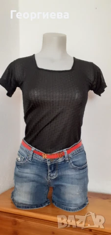 Къси панталони, топ и коланче