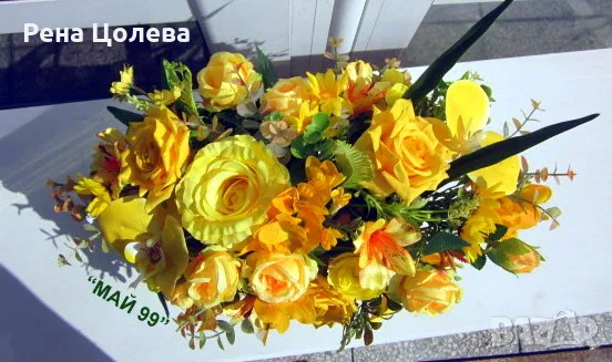 Икебана за маса в жълт цвят, снимка 4 - Изкуствени цветя - 50255975