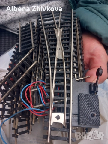 PIKO DZUNIOR с релси стрелка и захранваща, снимка 16 - Влакчета, самолети, хеликоптери - 52050764