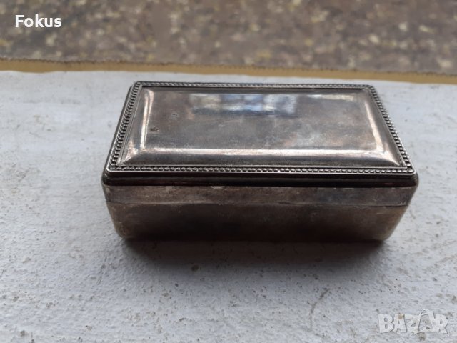 Стара антикварна метална кутийка кутия