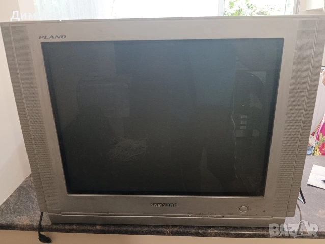 Продавам 25 инча телевизор Samsung Plano