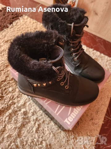 Продавам дамски боти
