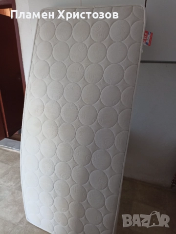 Продавам два броя двулицев и матрака на ТЕД размер 190*82*18см. Соло мемори пяна.Използвани здрави 