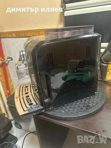 Кафемашина Saeco Philips syntia, снимка 3 - Кафемашини - 53050091