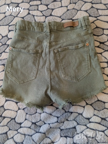Къси дънкови панталони Bershka – висока талия , снимка 2 - Панталони - 54276159