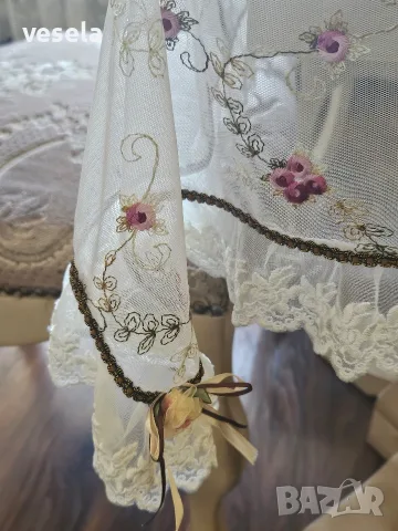 Чисто нова немска покривка каре от фин тюл с бродерия Papyrus Blumensaat Design – 102/102 см