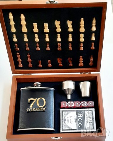 Оригинален подарък за юбилей на мъж - шах с карти за игра и флашка, снимка 3 - Подаръци за юбилей - 39776417