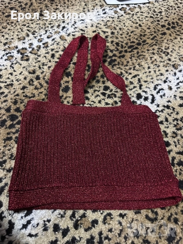 Червен блестящ пухкав потник